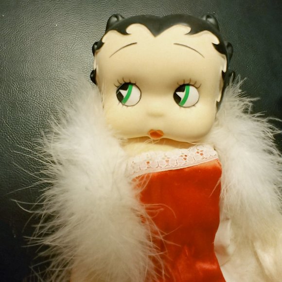 Betty Boop Collector Doll - Picture 2 of 6
